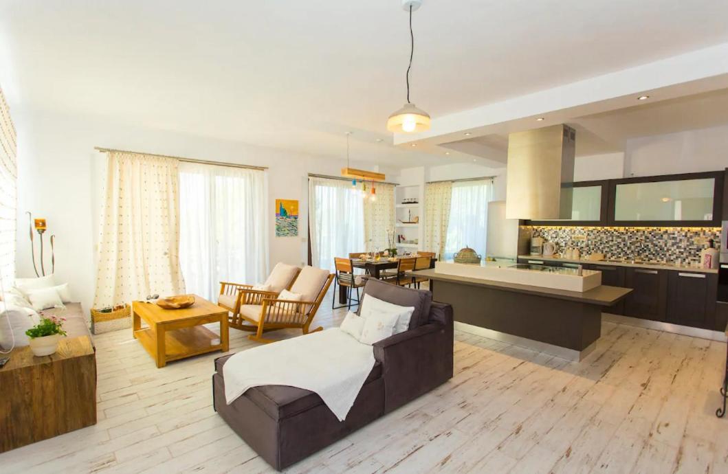 Amaryllis House Apartment ปาร์กา ภายนอก รูปภาพ
